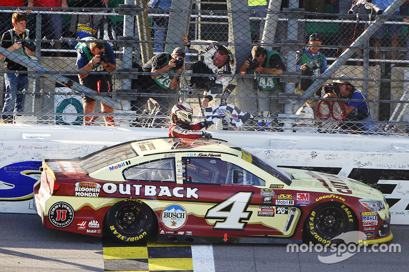 Ganador, Kevin Harvick, Stewart-Haas Racing Chevrolet