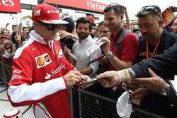 Kimi Raikkonen, Ferrari firma autógrafos para los fans