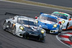 #88 Proton Racing Porsche 911 RSR: Khaled Al Qubaisi, David Heinemeier Hansson, Patrick Long