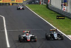 Esteban Gutiérrez, Haas F1 Team VF-16 y Sergio Pérez, Sahara Force India F1 VJM09