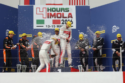 подіум LMP2: переможці #46 TDS Racing Oreca 05 - Nissan: П'єрр Тірьє, Матіас Беш, Ре Хіракава, друге