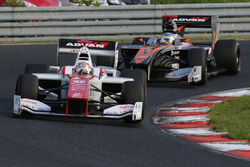 野尻智紀(DOCOMO TEAM DANDELION RACING)と石浦宏明(P.MU / CERUMO · INGING)