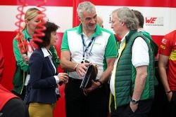 Monika Schreiner, LGT Group, mit Peter Gutzmer, ABT Schaeffler Audi Sport,