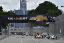 Départ : Simon Pagenaud, Team Penske Chevrolet mène