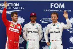 Le poleman Lewis Hamilton, Mercedes AMG F1 W07, le deuxième, Nico Rosberg, Mercedes AMG Petronas F1 W07 et le troisième, Sebastian Vettel, Scuderia Ferrari SF16-H