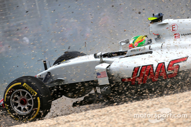 Esteban Gutierrez, Haas F1 Team VF-16 runs out