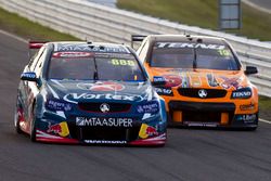 Craig Lowndes, Triple Eight Race Engineering Holden and Will Davison, Tekno Autosports Holden