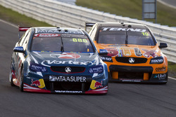 Craig Lowndes, Triple Eight Race Engineering Holden and Will Davison, Tekno Autosports Holden