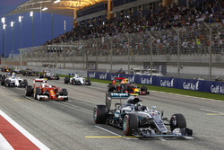 Start action: Nico Rosberg, Mercedes AMG F1 Team W07 on the starting grid