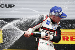 Podium: 1. Matteo Cairoli, feiert mit Champagner