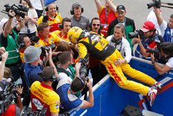 Podio: li vincitore Tom Coronel, Roal Motorsport, Chevrolet RML Cruze TC1