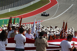 Sergio Perez, Sahara Force India F1 VJM09 quitte les stands pour se rendre sur la grille