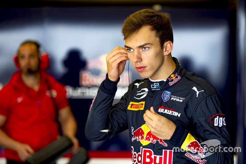 2. <img src="http://cdn-5.motorsport.com/static/img/cfp/0/0/0/0/75/s3/france-2.jpg"> Пьер Гасли, 20 лет