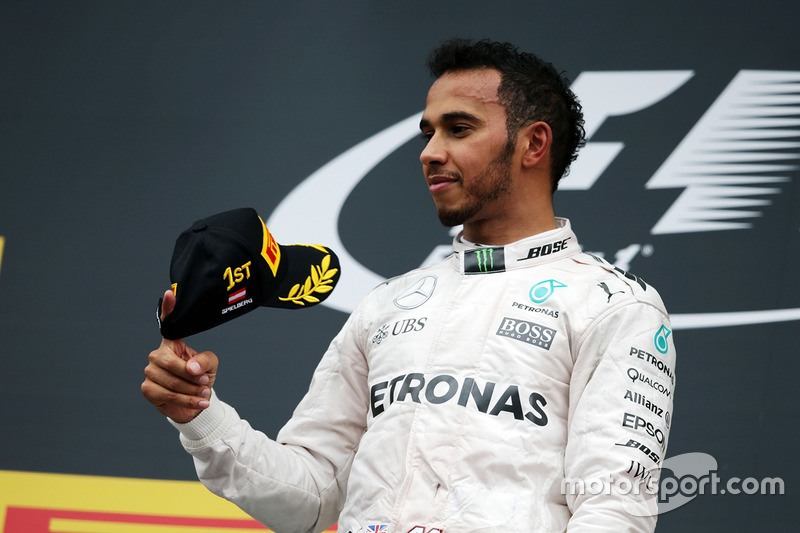 Winnaar Lewis Hamilton, Mercedes AMG F1 viert op het podium