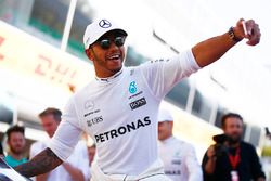 Race winner Lewis Hamilton, Mercedes AMG F1, celebrates, his team