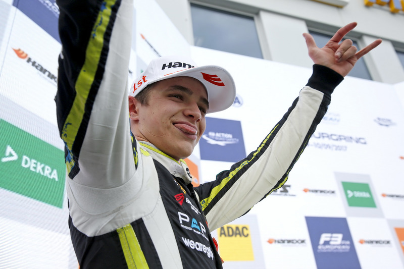 Podium: Race winner Lando Norris, Carlin Dallara F317 - Volkswagen