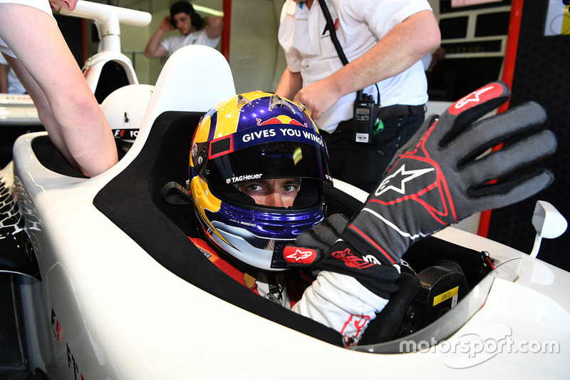 Патрик Фризахер, пилот F1 Experiences