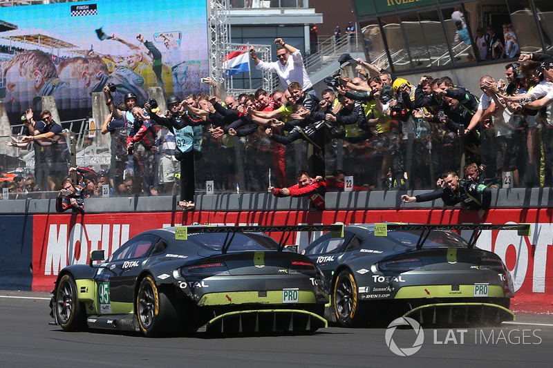 Checkered flag for #95 Aston Martin Racing Aston Martin Vantage: Nicki Thiim, Marco Sorensen, Richie