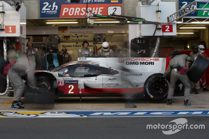 #2 Porsche Team Porsche 919 Hybrid: Timo Bernhard, Earl Bamber, Brendon Hartley