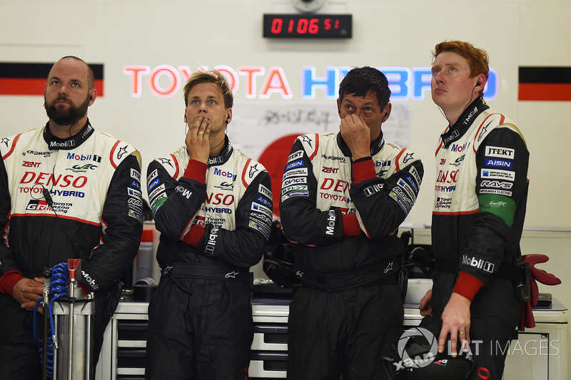 Реакция команды Toyota Gazoo Racing на сход с дистанции экипажа №7
