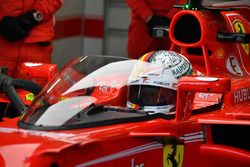 Sebastian Vettel, Ferrari SF70H con el escudo de cabina