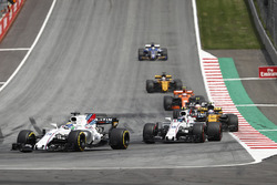 Felipe Massa, Williams FW40, Lance Stroll, Williams FW40, Jolyon Palmer, Renault Sport F1 Team RS17