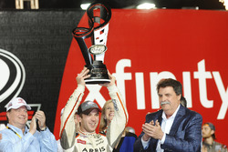 Xfinity-Champion 2016: Daniel Suarez, Joe Gibbs Racing, Toyota, mit Joe Gibbs Racing, Teambesitzer u