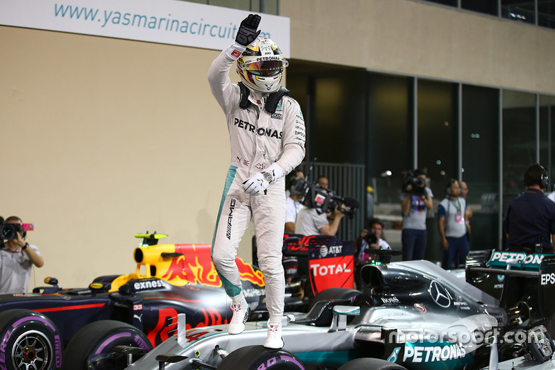 Hamilton chegou à 61ª pole e terminou o ano à frente de Rosberg em grids. Será que o tetra também vem?