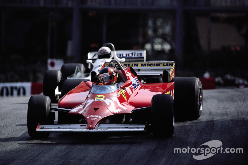1981 - Dengan sisa 4 lap, Gilles Villeneuve, Ferrari merebut pimpinan dari Alan Jones, Williams