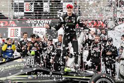 Race winner Josef Newgarden, Team Penske Chevrolet