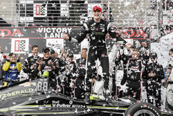 Yarış galibi Josef Newgarden, Team Penske Chevrolet