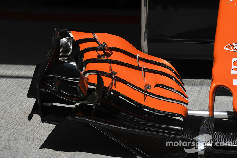 McLaren MCL32 detalle de ala delantera