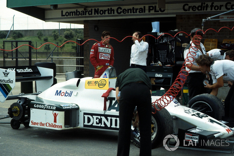 Williams FW08C sendo preparado para o teste