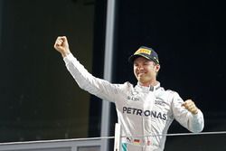 Podium: wereldkampioen Nico Rosberg, Mercedes AMG F1