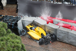 Jolyon Palmer, Renault Sport F1 Team RS16 si ritira dalla gara per un incidente