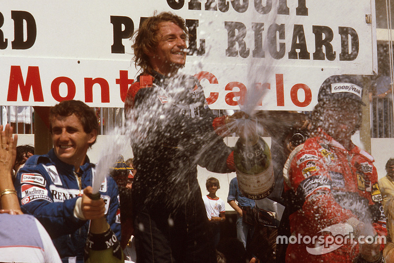 Podium : le vainqueur René Arnoux, Renault, le second Alain Prost, Renault, le troisième Didier Pironi, Ferrari