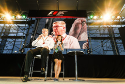 Ross Brawn, Managing Director del Motorsport, FOM, sul palco