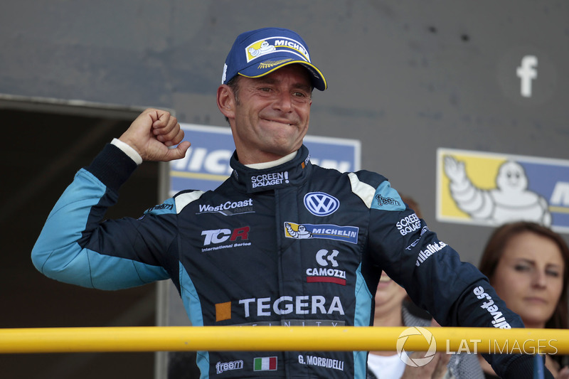 Podio: il vincitore della gara Gianni Morbidelli, West Coast Racing, Volkswagen Golf GTi TCR