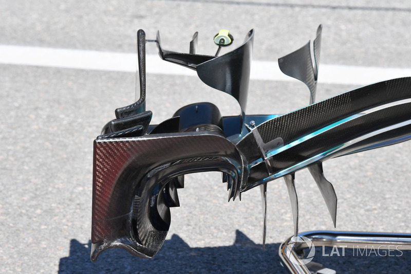 Mercedes-Benz F1 W08  front wing detail