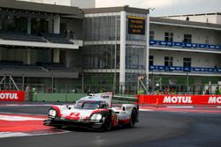 #2 Porsche Team Porsche 919 Hybrid: Timo Bernhard, Earl Bamber, Brendon Hartley