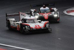 #2 Porsche Team Porsche 919 Hybrid: Timo Bernhard, Earl Bamber, Brendon Hartley, #8 Toyota Gazoo Racing Toyota TS050 Hybrid: Anthony Davidson, Sébastien Buemi, Kazuki Nakajima