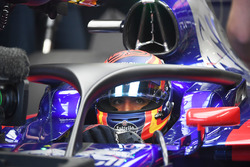 Carlos Sainz Jr., Scuderia Toro Rosso STR12, halo