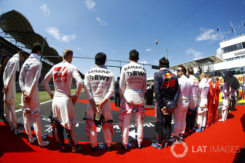 The drivers stand to attention for the national anthem. L-R: paul di Resta, Lance Stroll, Williams, 