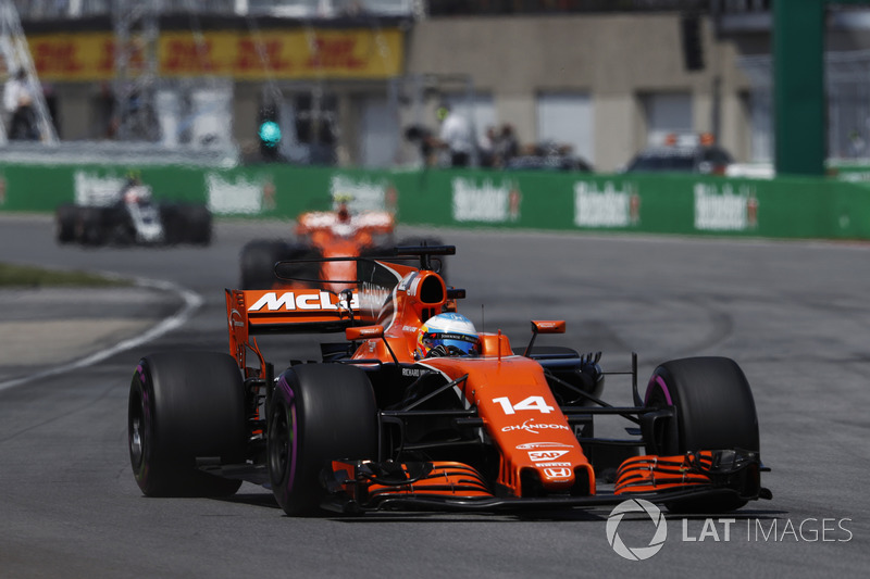 Alonso, por sua vez, conseguiu ganhar posições e parecia caminhar aos primeiros pontos no ano.