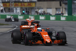 Fernando Alonso, McLaren MCL32, Stoffel Vandoorne, McLaren MCL32