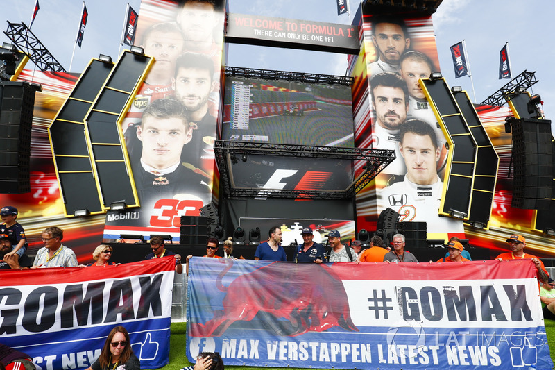 Cartelli per Max Verstappen, Red Bull