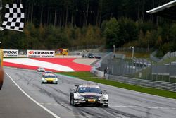 Checkered flag for René Rast, Audi Sport Team Rosberg, Audi RS 5 DTM