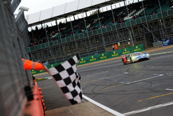 Checkered flag for #67 Ford Chip Ganassi Racing Ford GT: Andy Priaulx, Harry Tincknell, Pipo Derani