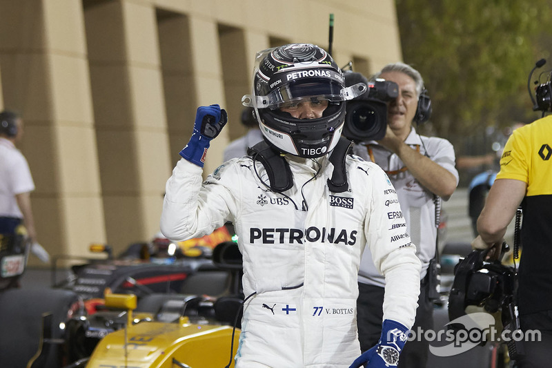 No Bahrein, contudo, chegou a um marco: superou Hamilton no treino classificatório e anotou sua primeira pole position na F1.