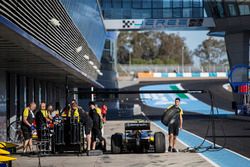 Essais d'arrêt au stand avec la voiture de Nicholas Latifi, DAMS